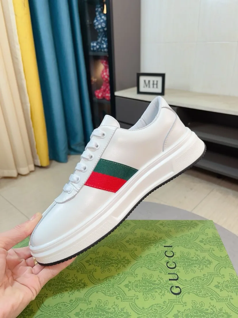 Factory price 420🌹🌹GUCCI [Gucci] New high-end brand of men's shoes, the latest fashionable casual men's shoes, trendy and versatile, relaxed and sporty style, uppers imported from Italy, first-layer cowhide, genuine leather lining and ultra-fine workmanship. Original personalized fashionable rubber wear-resistant outsole, light and comfortable on the foot, size 38-44